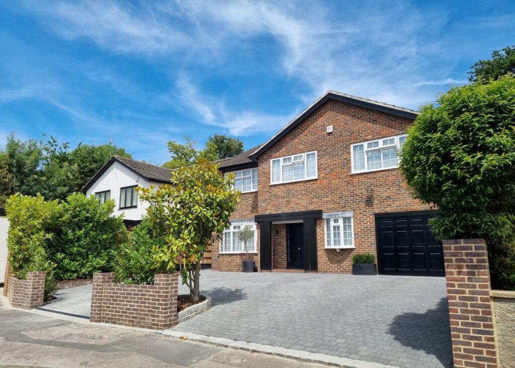 4 bed Detached for rent in Loughton. From Edward Taub and Co Ltd