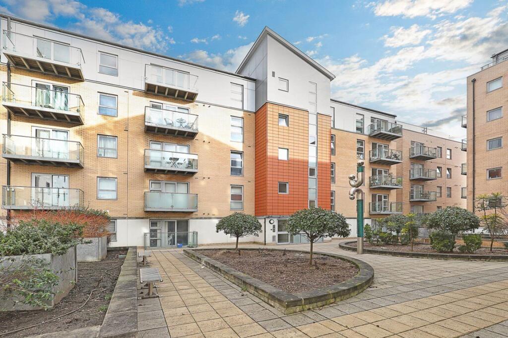 1 bed 1st Floor Flat for rent in Wanstead. From Edward Taub and Co Ltd