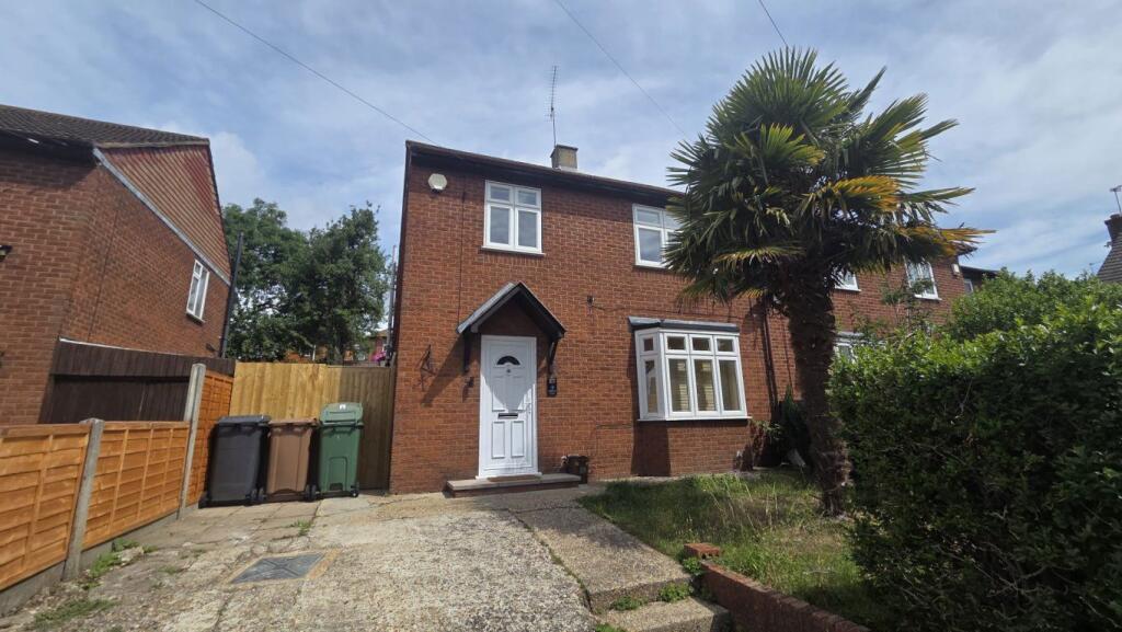 3 bed Detached for rent in Sewardstone. From Edward Taub and Co Ltd