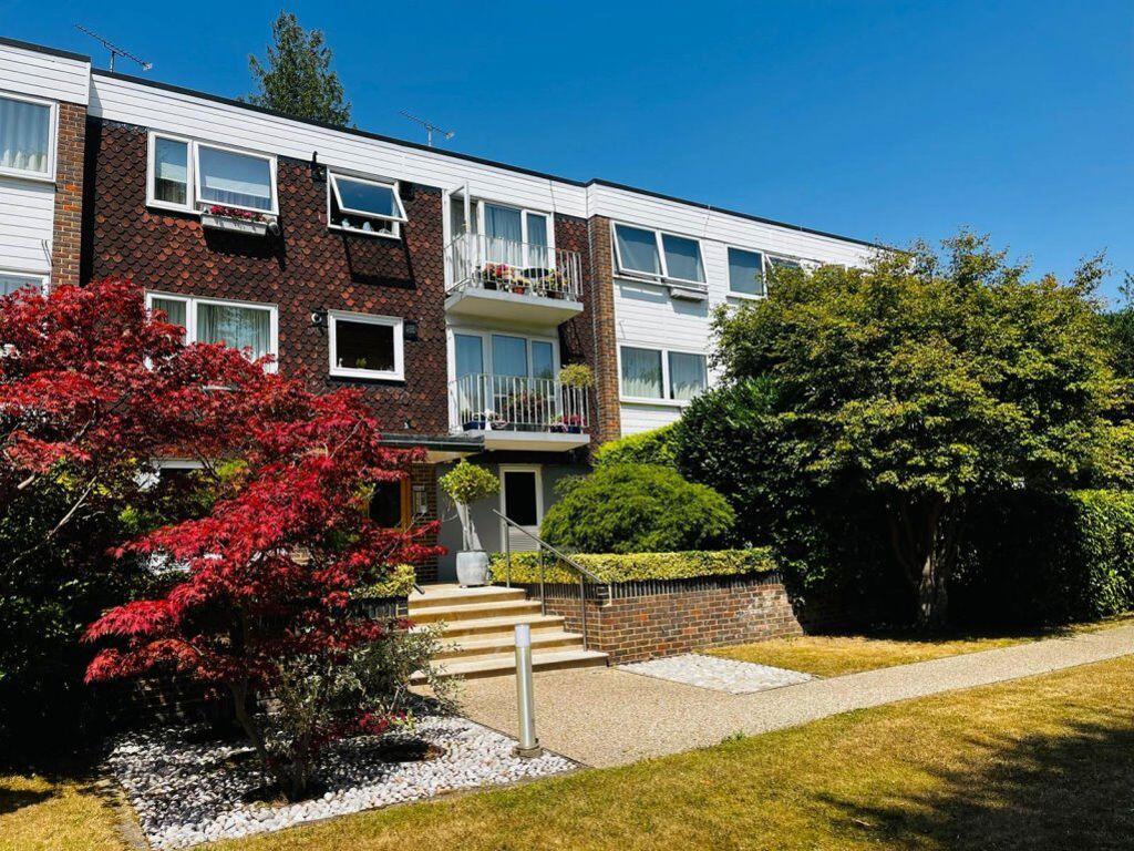 2 bed 1st Floor Flat for rent in Sewardstonebury. From Edward Taub and Co Ltd 2 bed 1st Floor Flat for rent in Sewardstonebury. From Edward Taub and Co Ltd