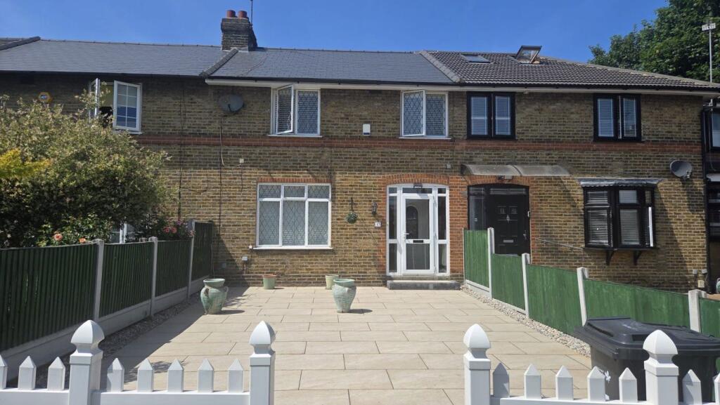 3 bed Detached for rent in Wanstead. From Edward Taub and Co Ltd
