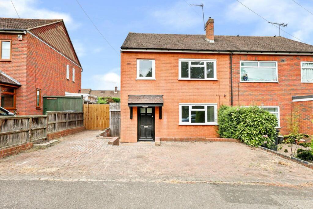 3 bed Detached for rent in Loughton. From Edward Taub and Co Ltd