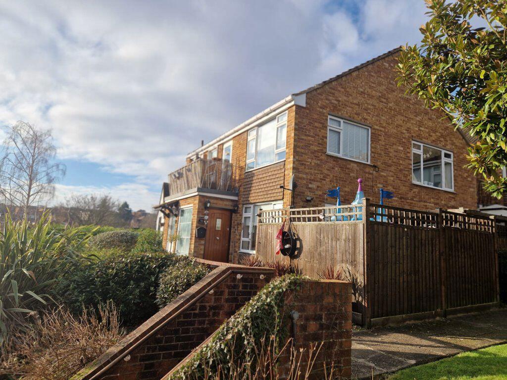1 bed Apartment for rent in Chigwell. From Edward Taub and Co Ltd