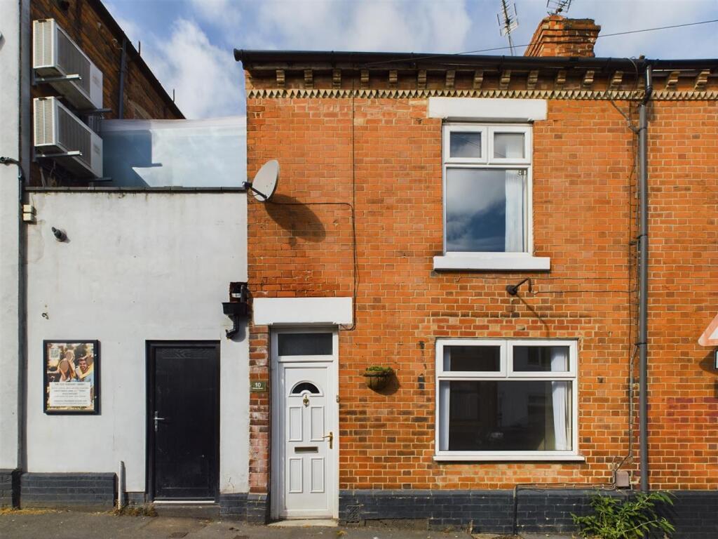 3 bed Mid Terraced House for rent in Mackworth. From Fletcher & Company - Duffield