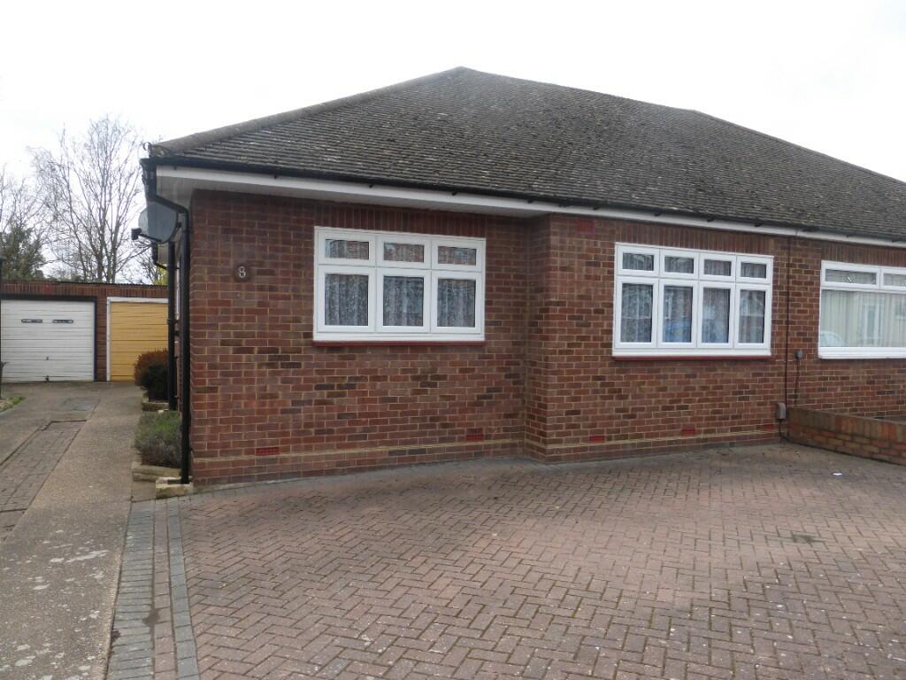 2 bed Semi-detached bungalow for rent in London. From Gates Parish & Co - UPMINSTER