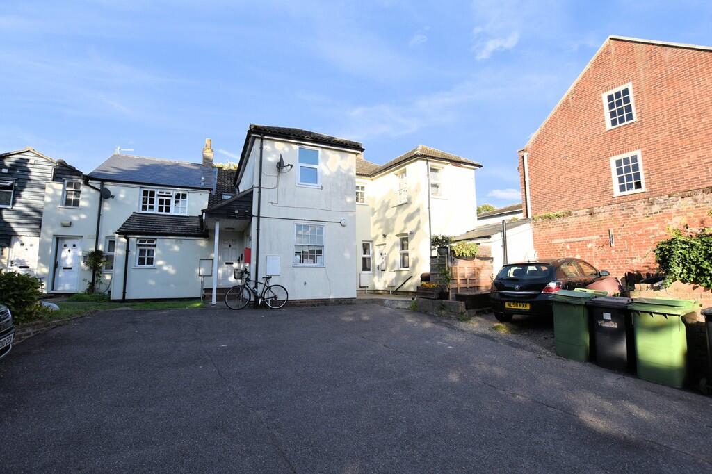 4 bed Studio for rent in Sudbury. From Sudburys - Sudbury 4 bed Studio for rent in Sudbury. From Sudburys - Sudbury