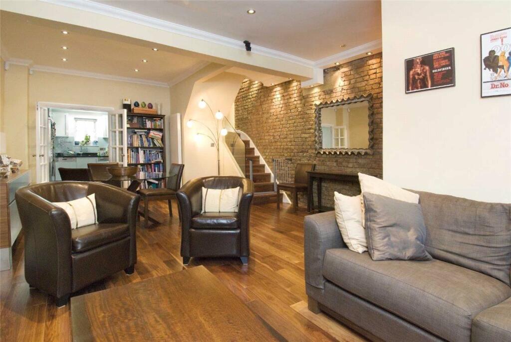 4 bed Detached House for rent in London. From Laurence Leigh Residentials
