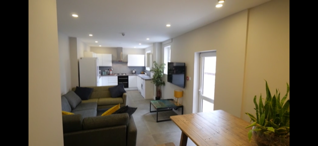 9 bed Mid Terraced House for rent in Stockport. From House (Manchester) Ltd - Manchester