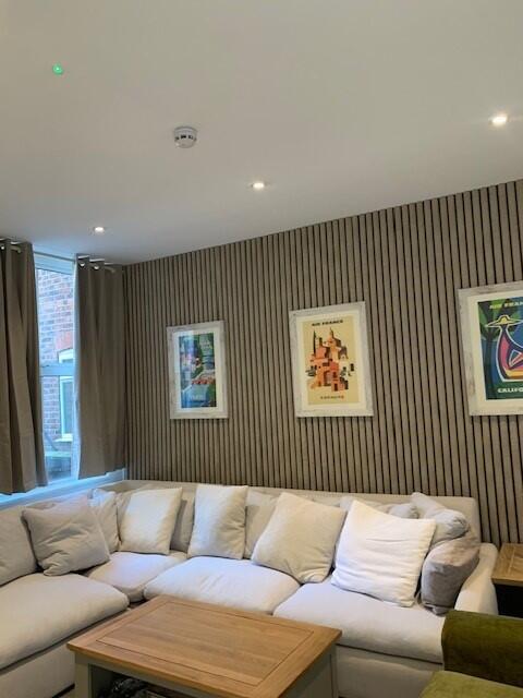 9 bed Mid Terraced House for rent in Gatley. From House (Manchester) Ltd - Manchester