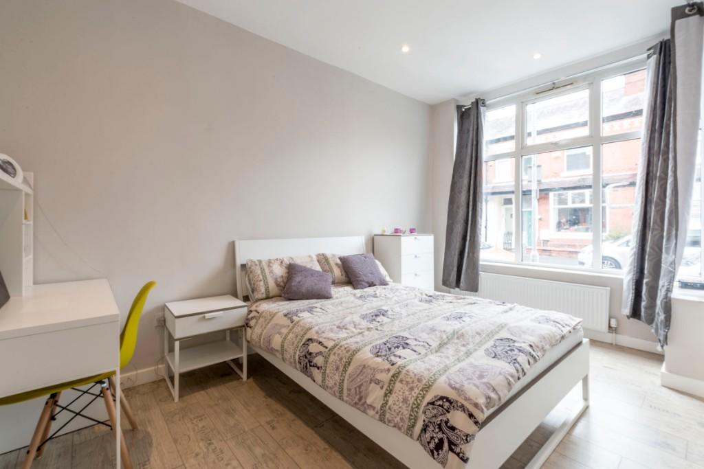 7 bed Mid Terraced House for rent in Stockport. From House (Manchester) Ltd - Manchester