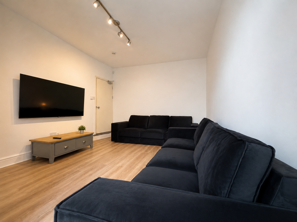 7 bed Mid Terraced House for rent in Manchester. From House (Manchester) Ltd - Manchester