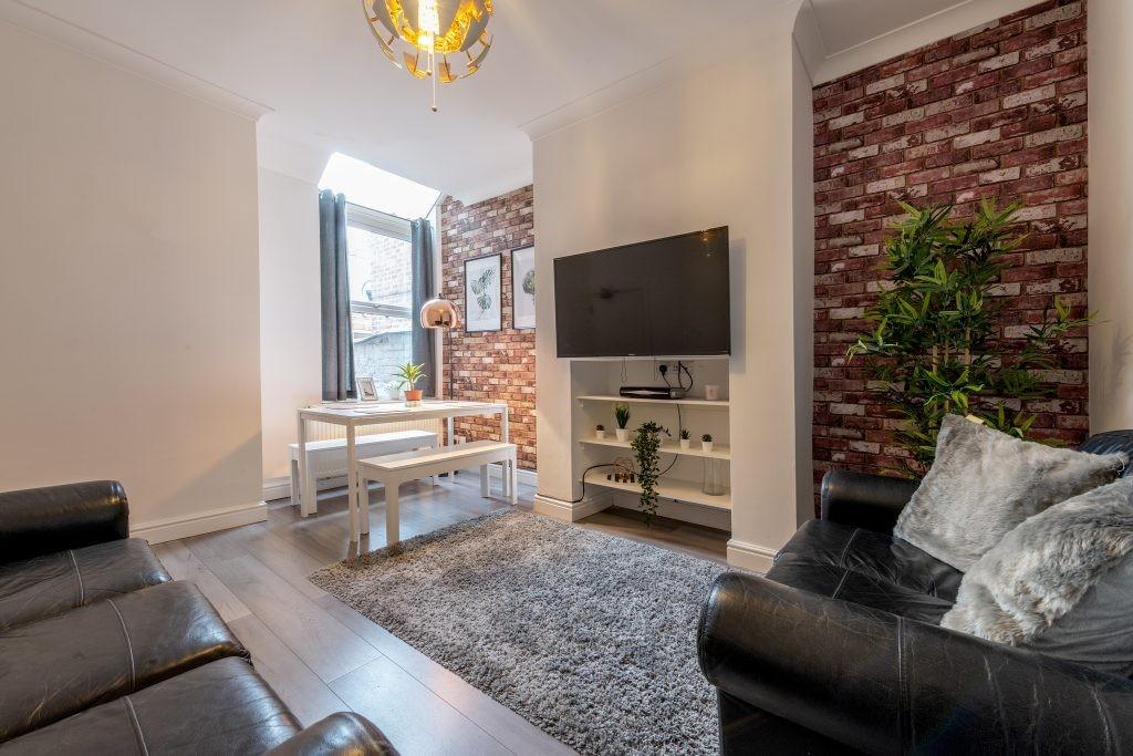 5 bed Mid Terraced House for rent in Stockport. From House (Manchester) Ltd - Manchester