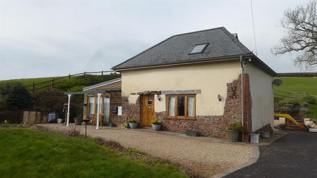 2 bed Detached for rent in Stoodleigh. From Welden and Edwards 2 bed Detached for rent in Stoodleigh. From Welden and Edwards