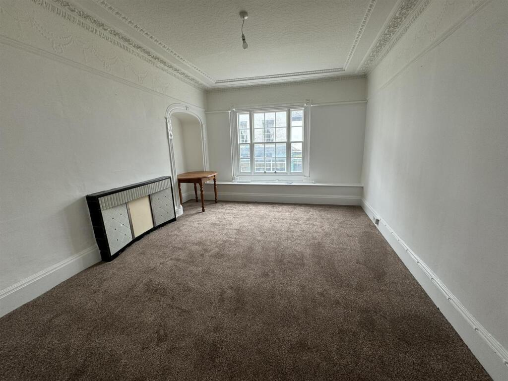 1 bed 1st Floor Flat for rent in Cullompton. From Welden and Edwards