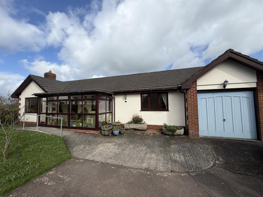 3 bed Detached bungalow for rent in Puddington. From Welden and Edwards