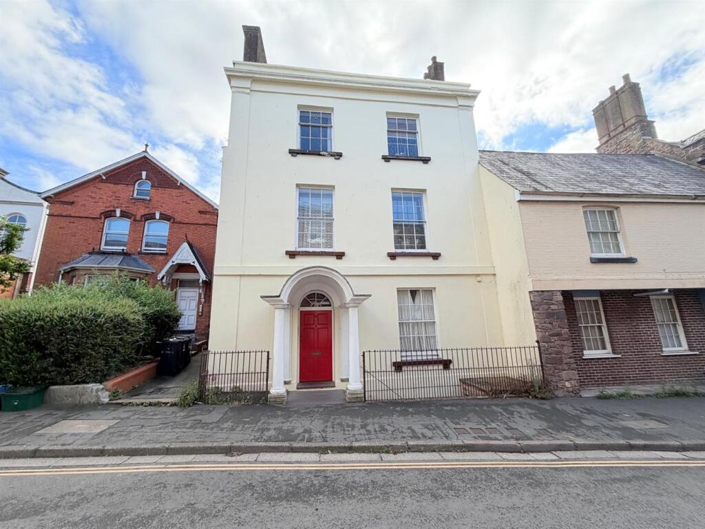 2 bed 1st Floor Flat for rent in Tiverton. From Welden and Edwards 2 bed 1st Floor Flat for rent in Tiverton. From Welden and Edwards