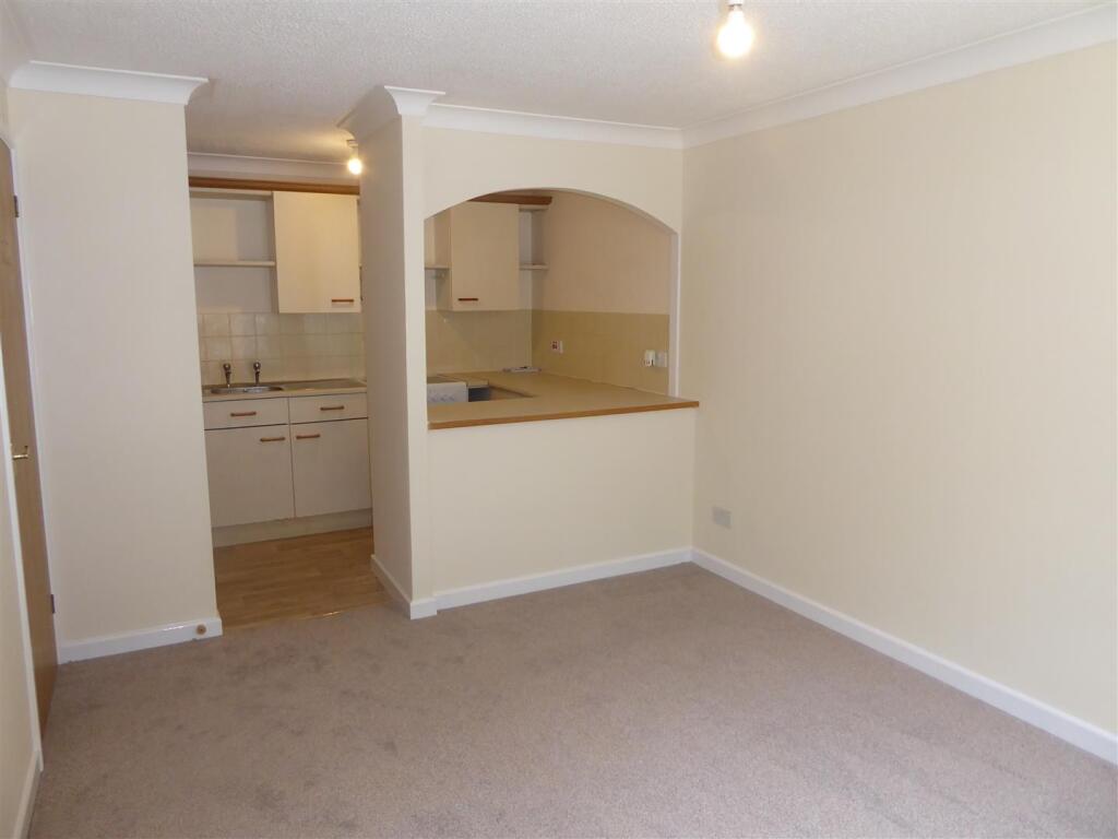 1 bed 1st Floor Flat for rent in Tiverton. From Welden and Edwards 1 bed 1st Floor Flat for rent in Tiverton. From Welden and Edwards