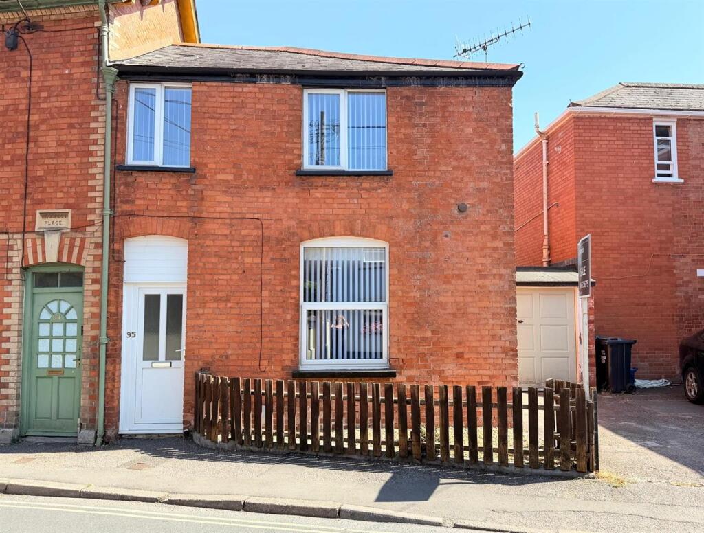 3 bed Mid Terraced House for rent in Tiverton. From Welden and Edwards 3 bed Mid Terraced House for rent in Tiverton. From Welden and Edwards