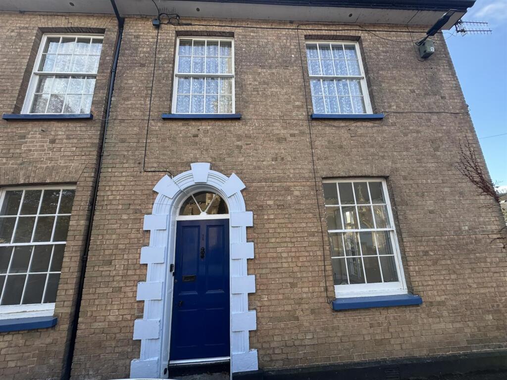 2 bed 1st Floor Flat for rent in Tiverton. From Welden and Edwards 2 bed 1st Floor Flat for rent in Tiverton. From Welden and Edwards