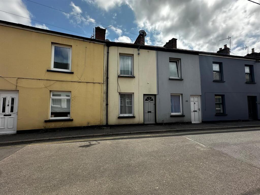2 bed Mid Terraced House for rent in Tiverton. From Welden and Edwards 2 bed Mid Terraced House for rent in Tiverton. From Welden and Edwards