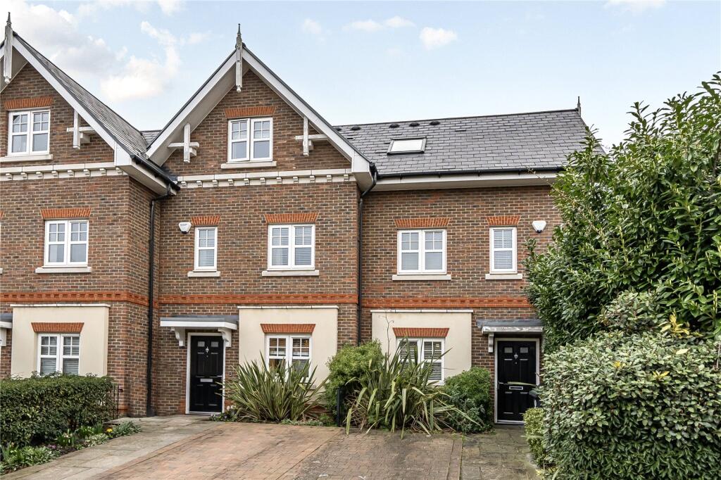 4 bed Semi Detached for rent in London. From Anthony Pepe Estate Agents - Palmers Green