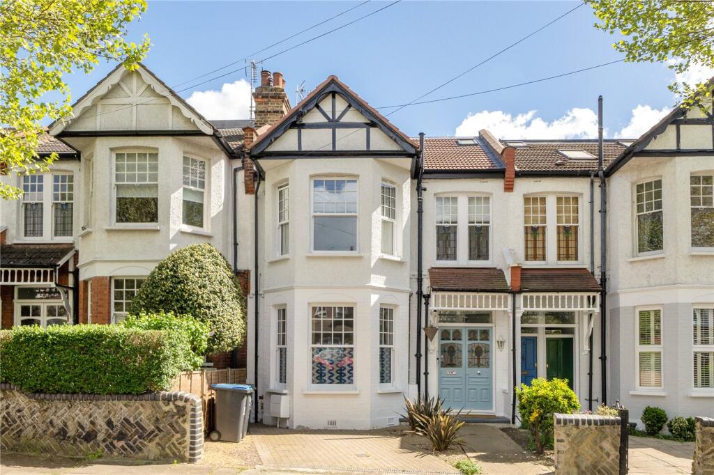 2 bed 1st Floor Flat for rent in London. From Anthony Pepe Estate Agents - Palmers Green