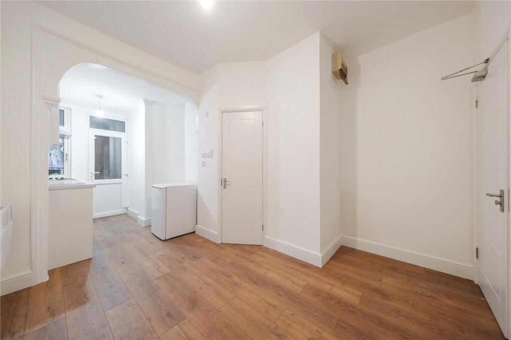 4 bed Studio for rent in Edmonton. From Anthony Pepe Estate Agents - Palmers Green