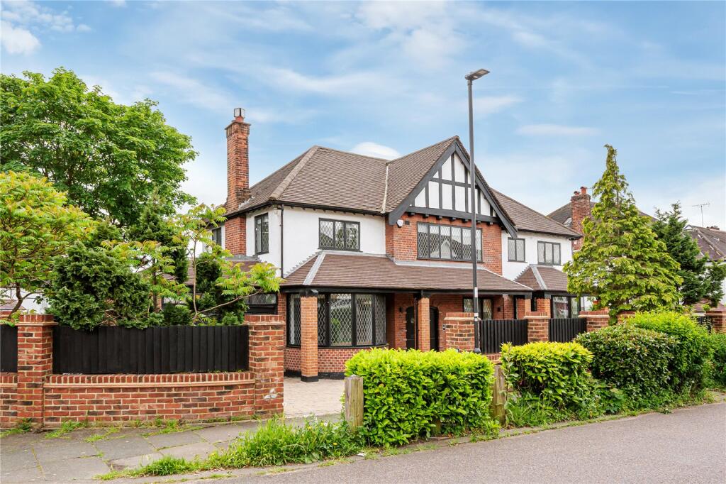 5 bed Detached for rent in London. From Anthony Pepe Estate Agents - Palmers Green