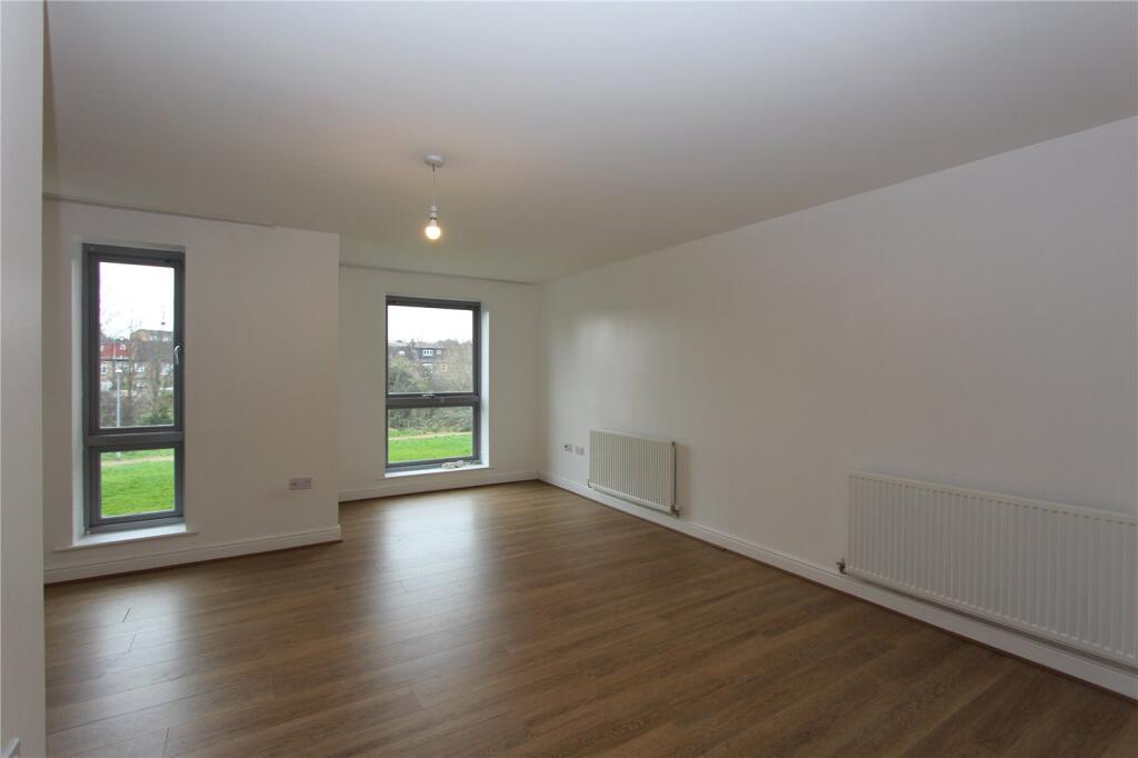 2 bed 1st Floor Flat for rent in London. From Anthony Pepe Estate Agents - Palmers Green