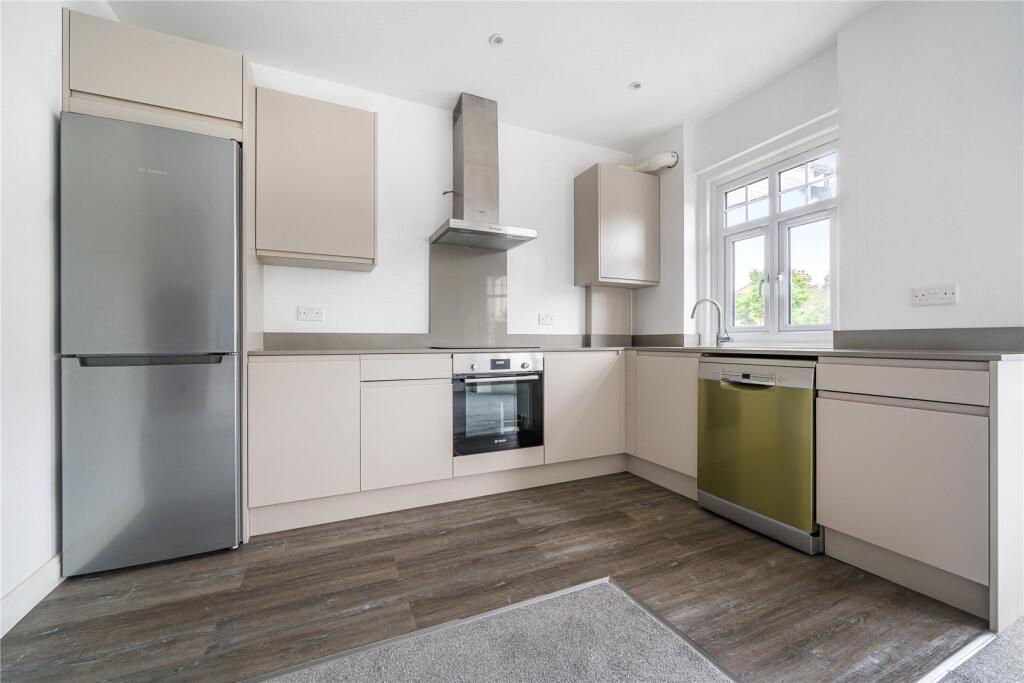 2 bed 1st Floor Flat for rent in London. From Anthony Pepe Estate Agents - Palmers Green