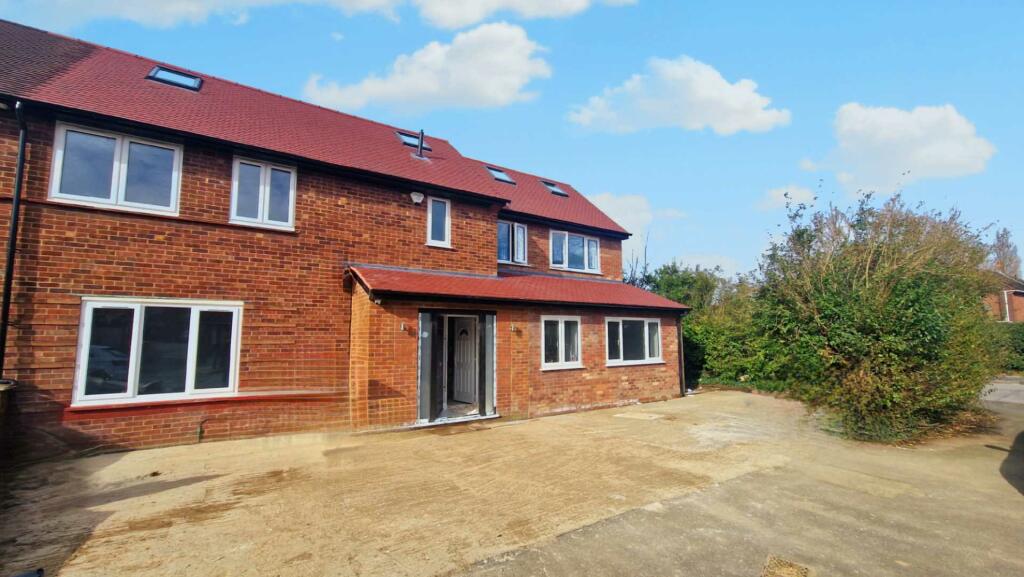 9 bed Semi-Detached House for rent in Luton. From Venture Residential