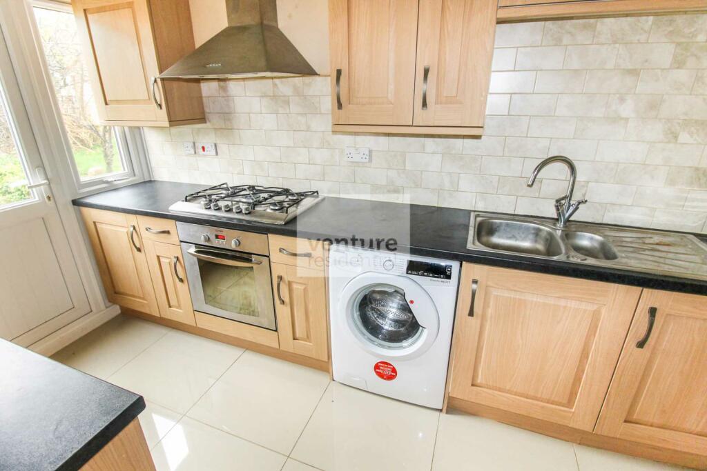 3 bed Semi-Detached House for rent in Luton. From Venture Residential