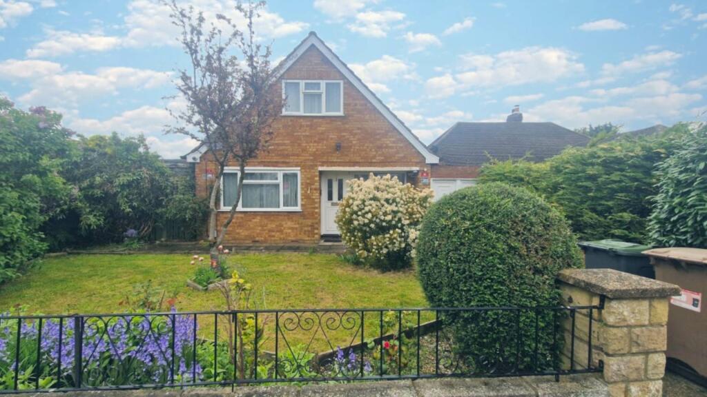 3 bed Semi-detached bungalow for rent in Luton. From Venture Residential