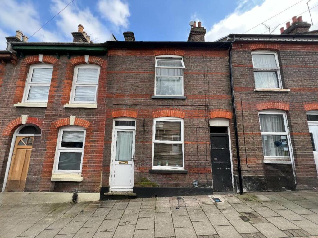 2 bed Mid Terraced House for rent in Luton. From Venture Residential