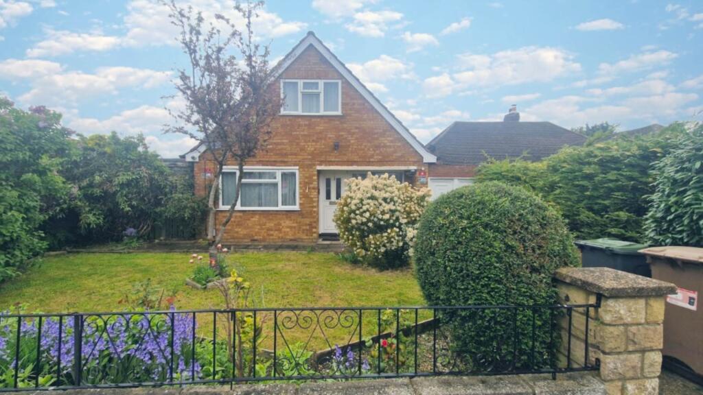 3 bed Semi-detached bungalow for rent in Luton. From Venture Residential - Luton