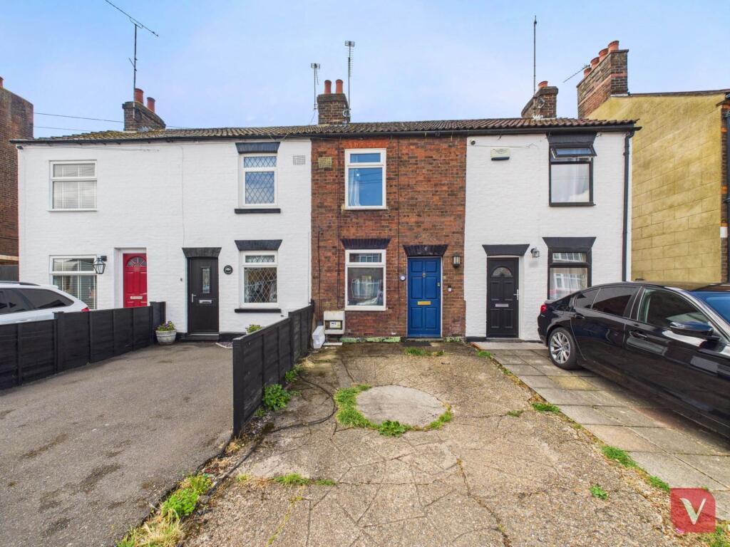 2 bed Mid Terraced House for rent in Mangrove Green. From Venture Residential - Luton