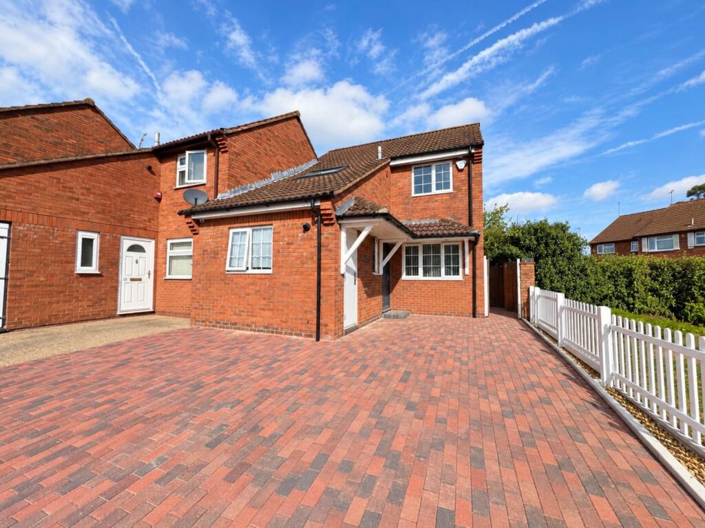 3 bed Semi Detached for rent in Luton. From Venture Residential - Luton