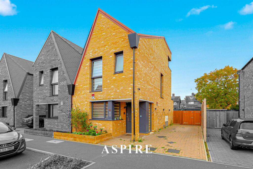 4 bed Semi Detached for rent in Basildon. From Aspire Estate Agents - Benfleet