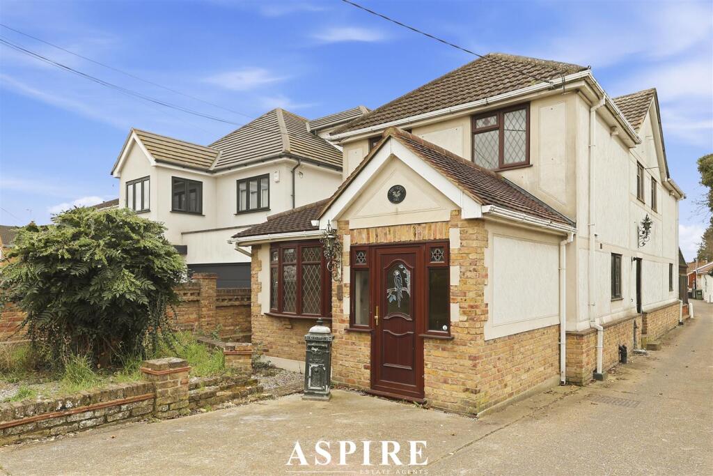 5 bed Detached for rent in Basildon. From Aspire Estate Agents - Benfleet