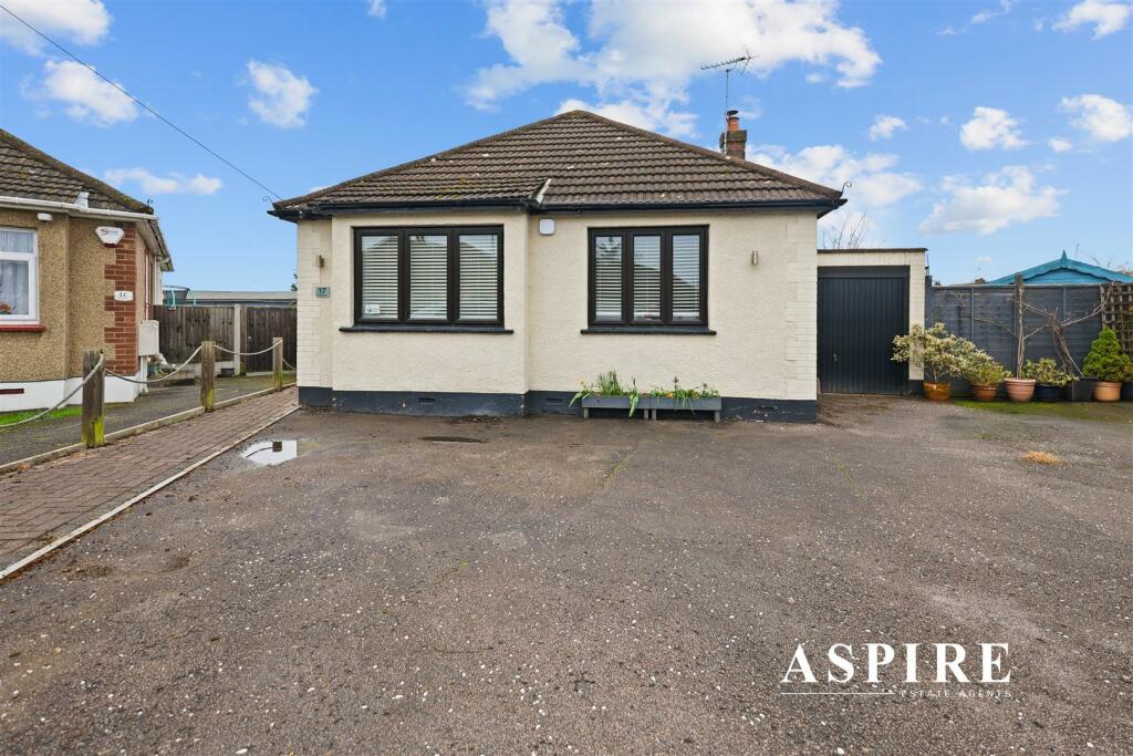 3 bed Detached bungalow for rent in Tarpots. From Aspire Estate Agents - Benfleet