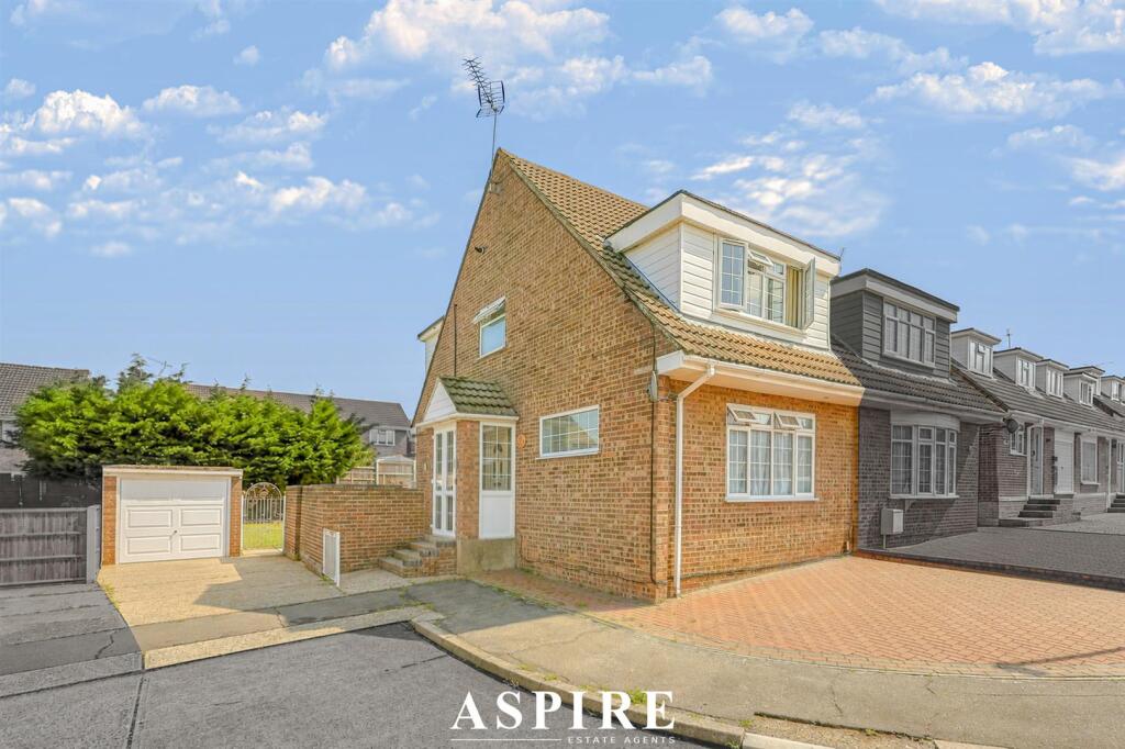 3 bed Detached for rent in Tarpots. From Aspire Estate Agents - Benfleet