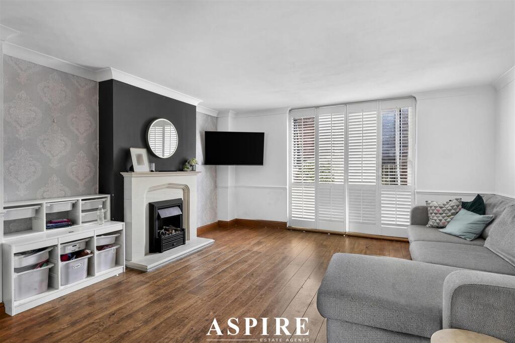 2 bed Detached for rent in Romford. From Aspire Estate Agents - Benfleet