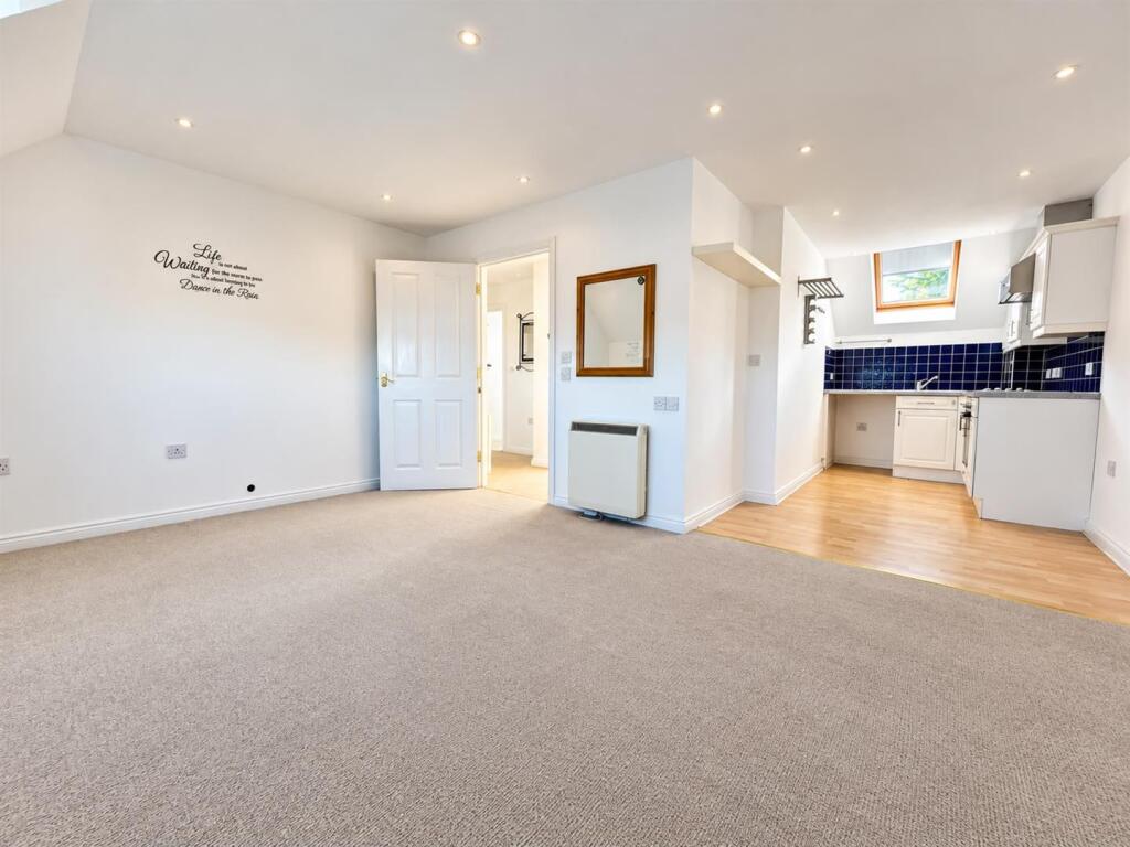 2 bed 1st Floor Flat for rent in Basildon. From Aspire Estate Agents - Benfleet 2 bed 1st Floor Flat for rent in Basildon. From Aspire Estate Agents - Benfleet