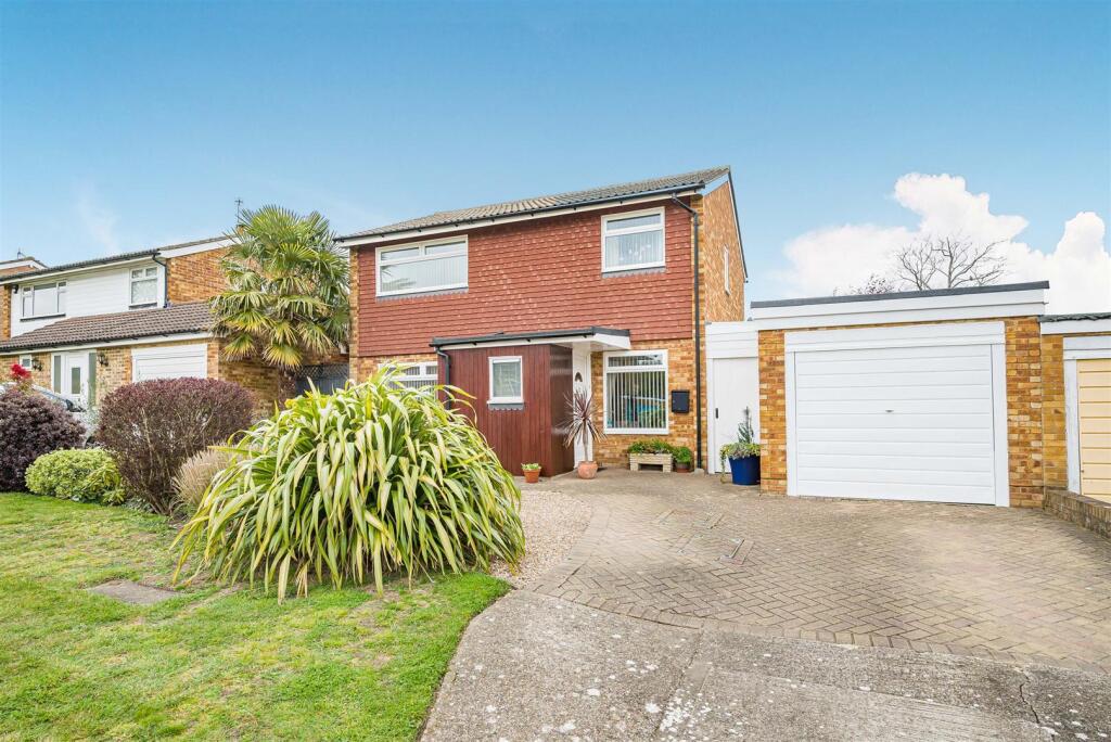 3 bed Detached for rent in Keston Mark. From Homezone Property Services - Bromley 3 bed Detached for rent in Keston Mark. From Homezone Property Services - Bromley