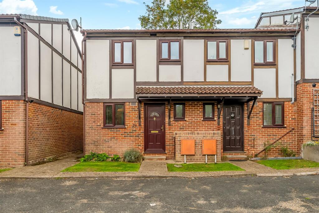 2 bed End of Terrace for rent in Keston Mark. From Homezone Property Services - Bromley