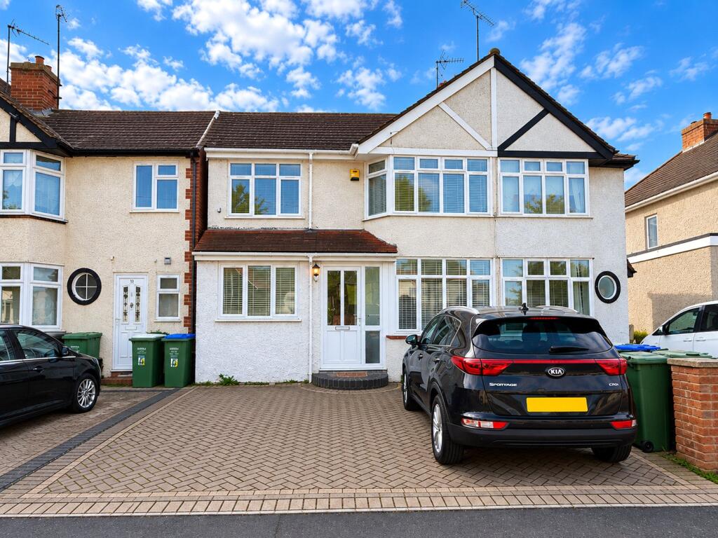 3 bed Detached for rent in Crayford. From Anthony Martin Estate Agents - Barnehurst 3 bed Detached for rent in Crayford. From Anthony Martin Estate Agents - Barnehurst