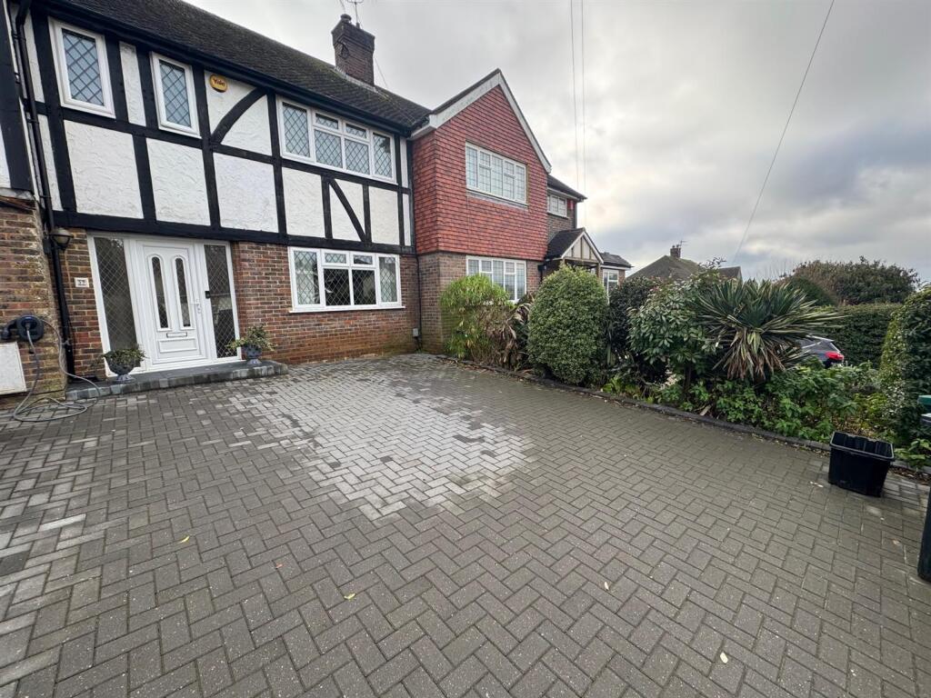 5 bed Semi Detached for rent in Brighton and Hove. From Foster & Co - Hove 5 bed Semi Detached for rent in Brighton and Hove. From Foster & Co - Hove