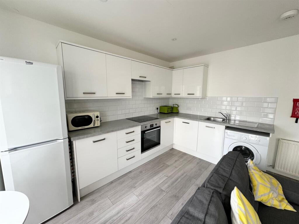 4 bed 1st Floor Flat for rent in Brighton and Hove. From Foster & Co - Hove