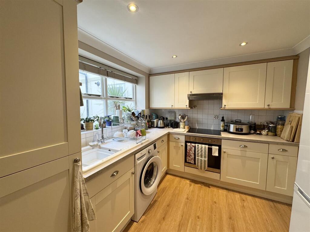 3 bed Detached for rent in Brighton and Hove. From Foster & Co - Hove