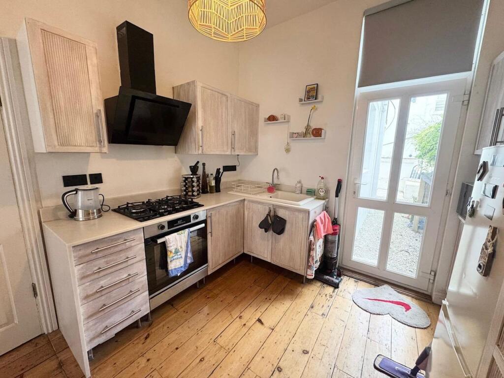 1 bed 1st Floor Flat for rent in Brighton and Hove. From Foster & Co - Hove